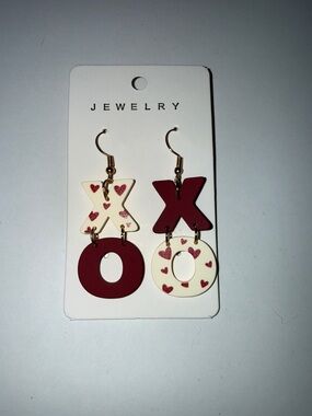 D21 Red and white XO Dangle Earrings